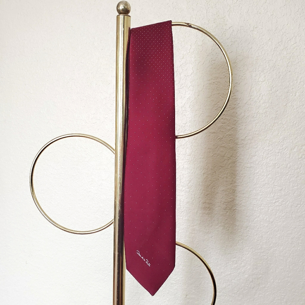 Red Oscar de la Renta tie w polkadots - Picture 3 of 12